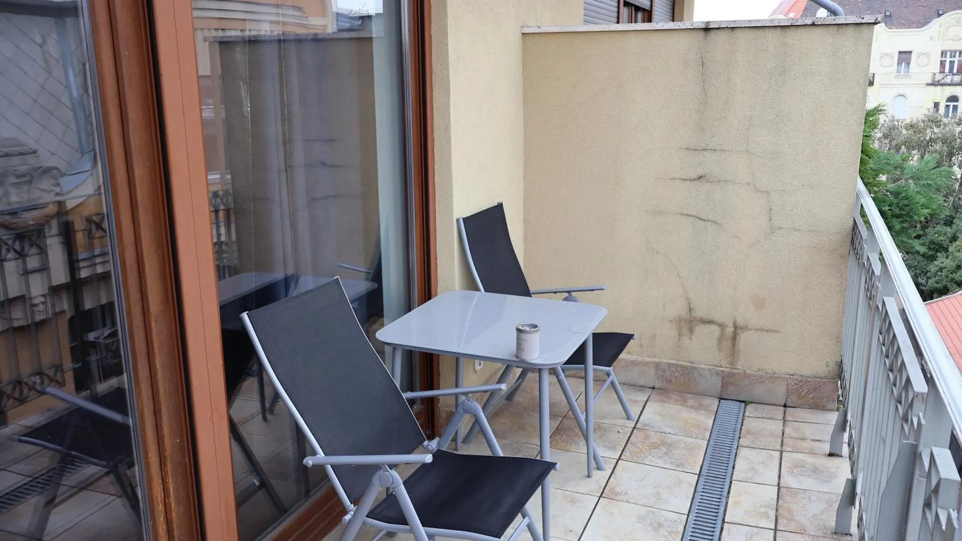Global Living - Gozsdu - Kazinczy - Center Apartment Budapest Hungary