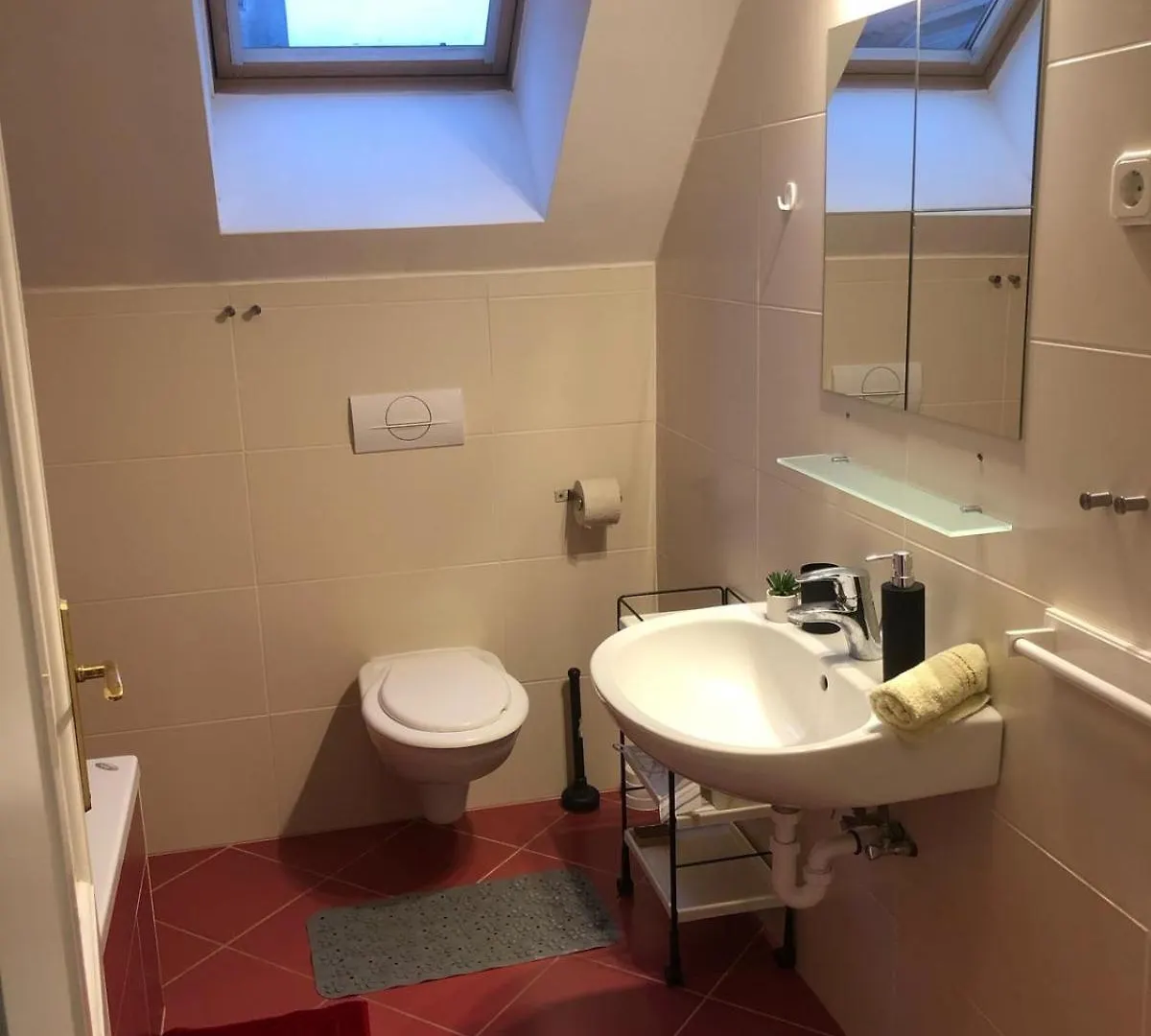 Global Living - Gozsdu - Kazinczy - Center Apartment Budapest 0*,  Hungary